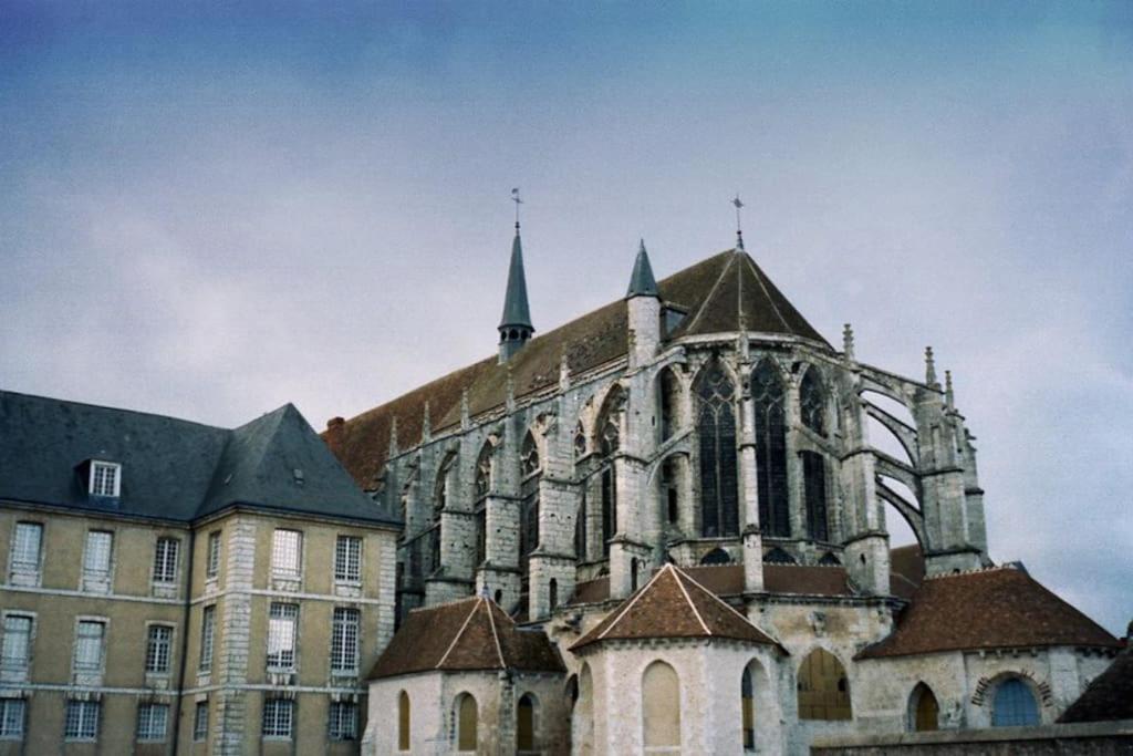 Charmant Studio A Deux Pas De La Cathedrale ชาร์ตร ภายนอก รูปภาพ
